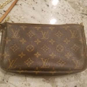 Louis Vuitton pochette